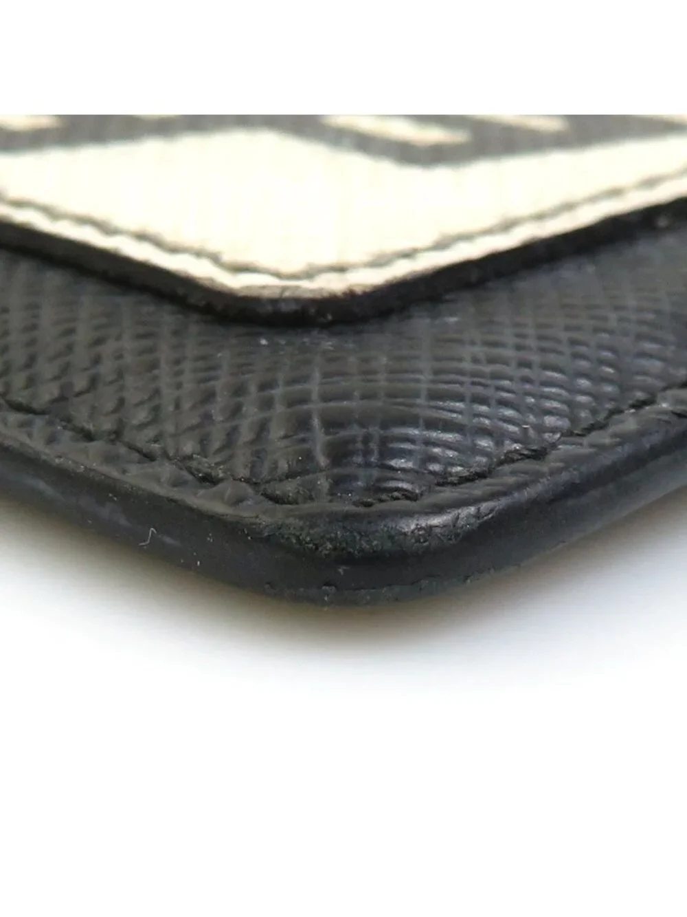 Prada item status